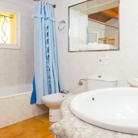 Sleeps 8 With Pool And Wifi *