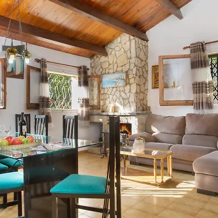 Sleeps 8 With Pool And Wifi Lloret de Mar