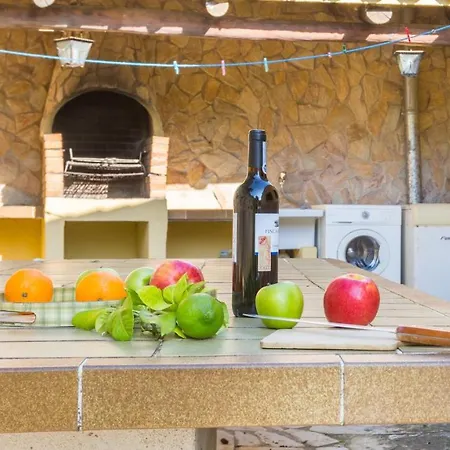 Sleeps 8 With Pool And Wifi Villa Lloret de Mar