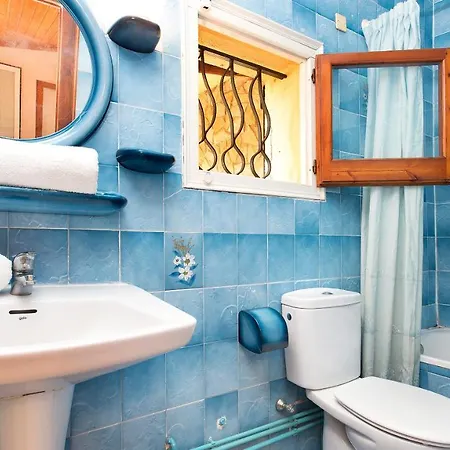 Sleeps 8 With Pool And Wifi * Lloret de Mar